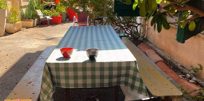 Comment j&rsquo;ai installé ma cuisine d&rsquo;été au fond du jardin sans autorisation : le jour où le voisin a réagi…
